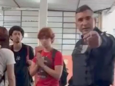 Policial militar do Choque agride estudantes dentro de colégio estadual no Largo do Machado, no Rio