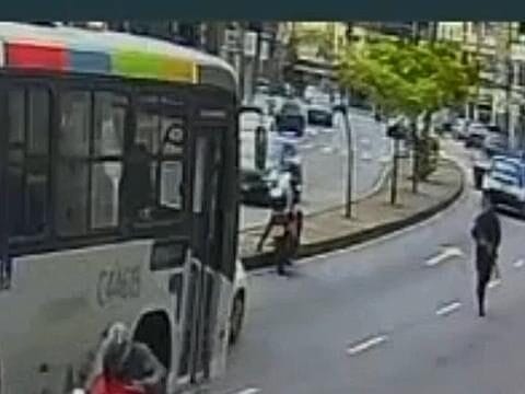 Tentativa de assalto na Avenida Suburbana, em Pilares, termina com um morto e um preso