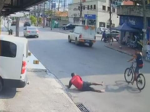 Homem é baleado por atirador de bicicleta na Baixada Fluminense