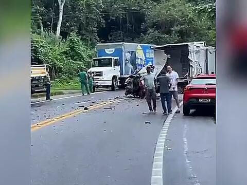Motorista de caminhão morre em grave acidente na Rio-Santos entre dois caminhões e uma moto em Mangaratiba (RJ)