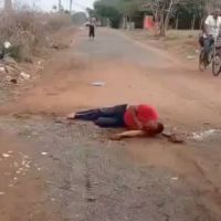 Acusado de pedofilia é espancado pela população e fica gravemente ferido; vídeo circula nas redes