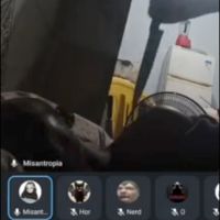 Vídeo mostra adolescente esfaqueando pai durante live no Discord; caso é investigado