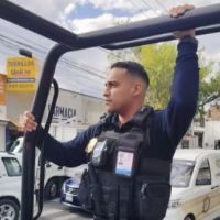 Policial de trânsito comete suicídio ao saltar de ponte em León, no México