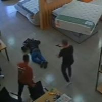CENAS LINDAS: Assaltante é morto a tiros por proprietário de loja de colchões em Sumaré