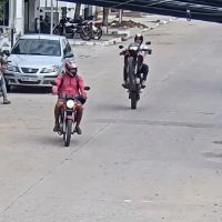 Motociclista perde o controle ao empinar moto e atinge outro condutor em Brejo da Madre de Deus